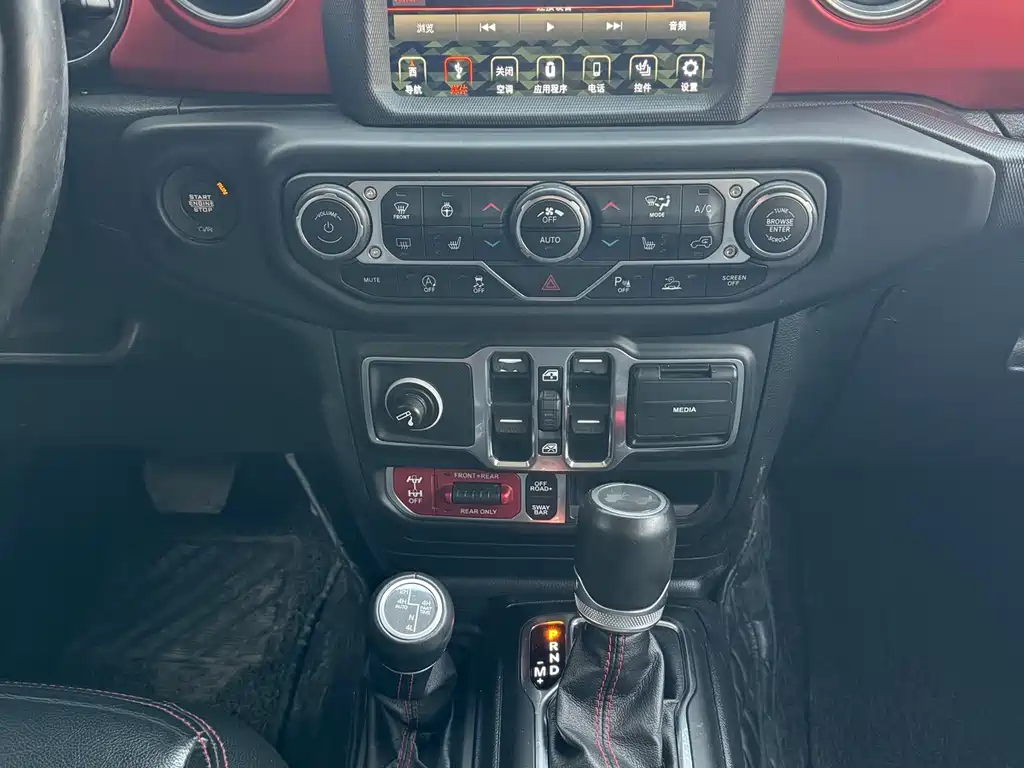 Jeep Wrangler — фото 21