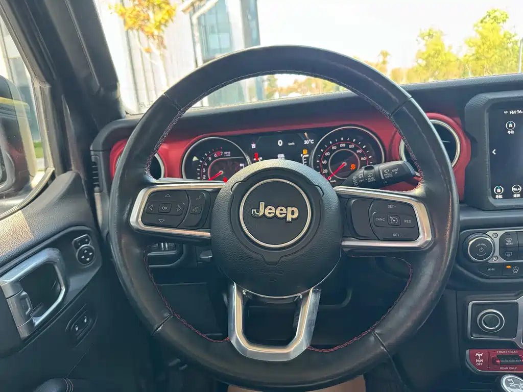 Jeep Wrangler — фото 22