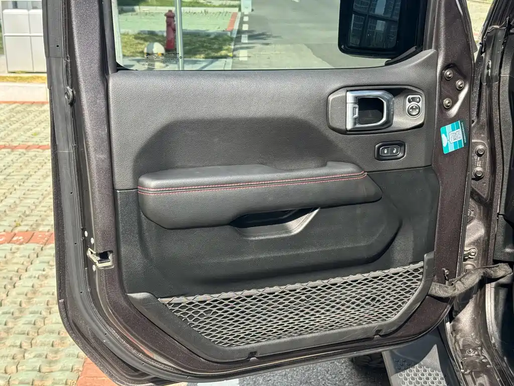 Jeep Wrangler — фото 23