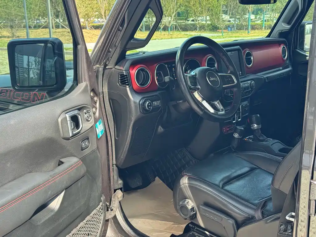Jeep Wrangler — фото 24