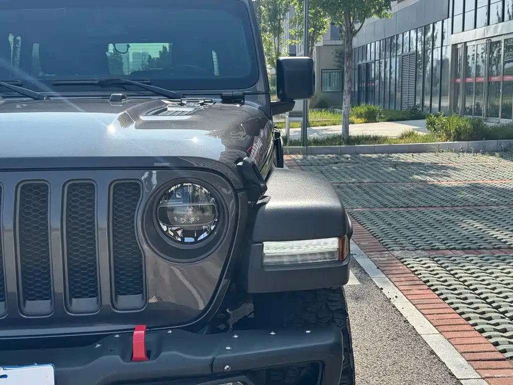 Jeep Wrangler — фото 9