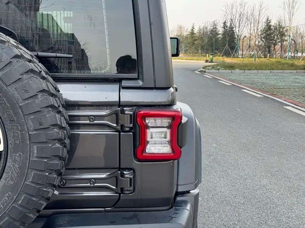 Jeep Wrangler — фото 10