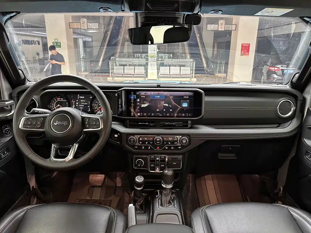 Jeep Wrangler — фото 9