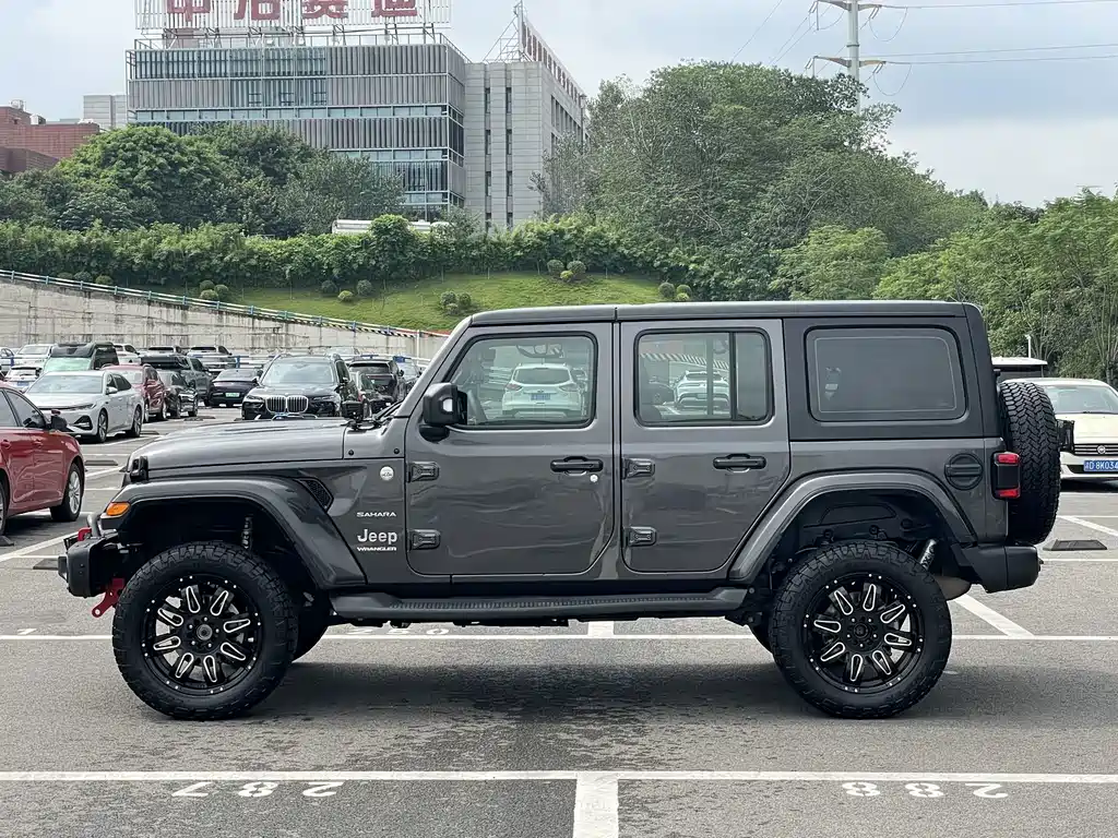 Jeep Wrangler — фото 11