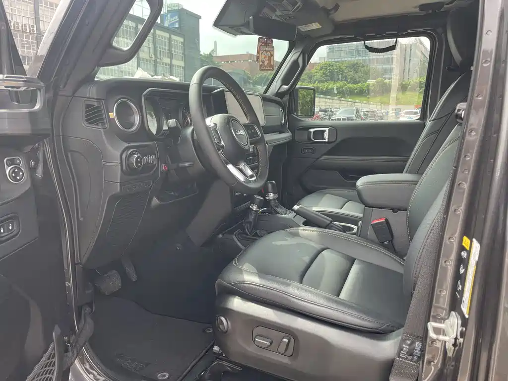 Jeep Wrangler — фото 4