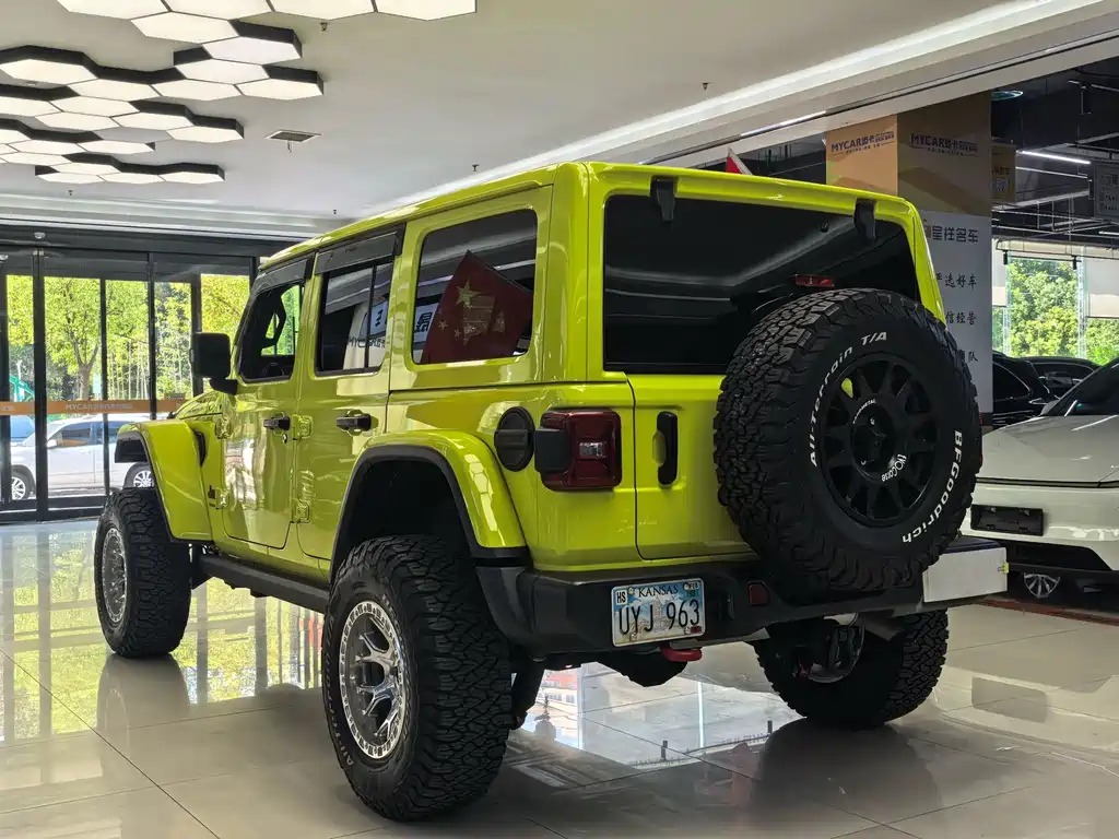 Jeep Wrangler — фото 15