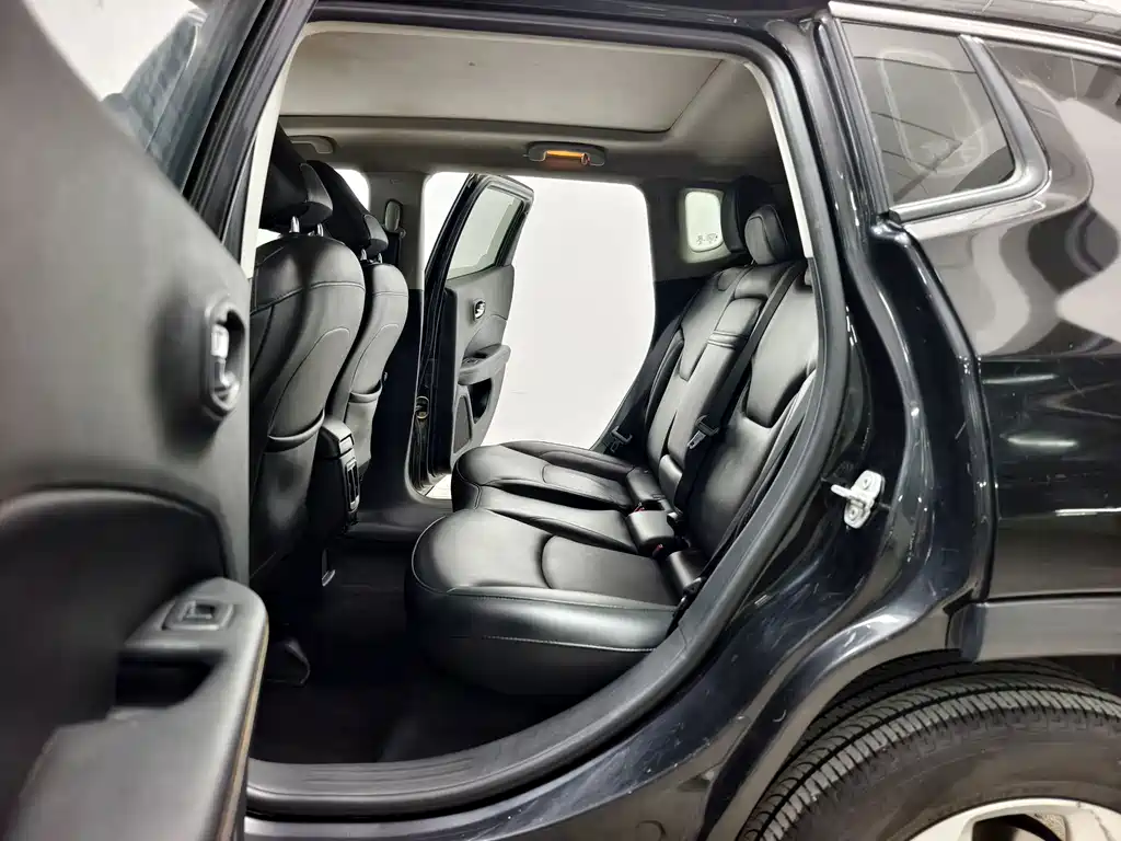 Jeep Compass — фото 13