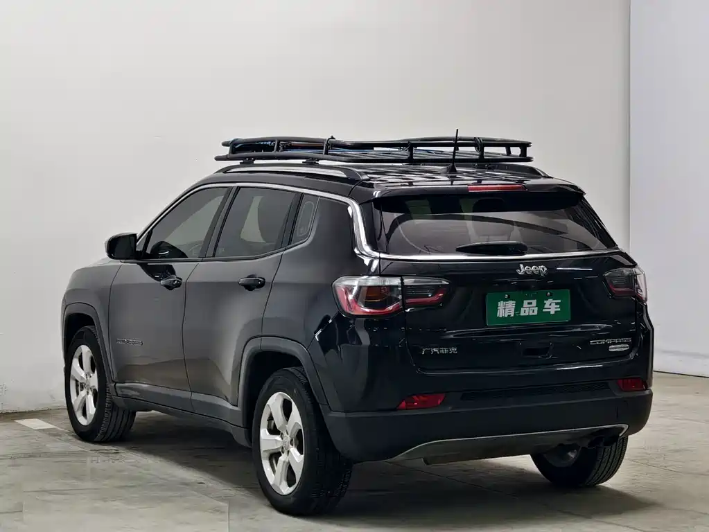 Jeep Compass — фото 6