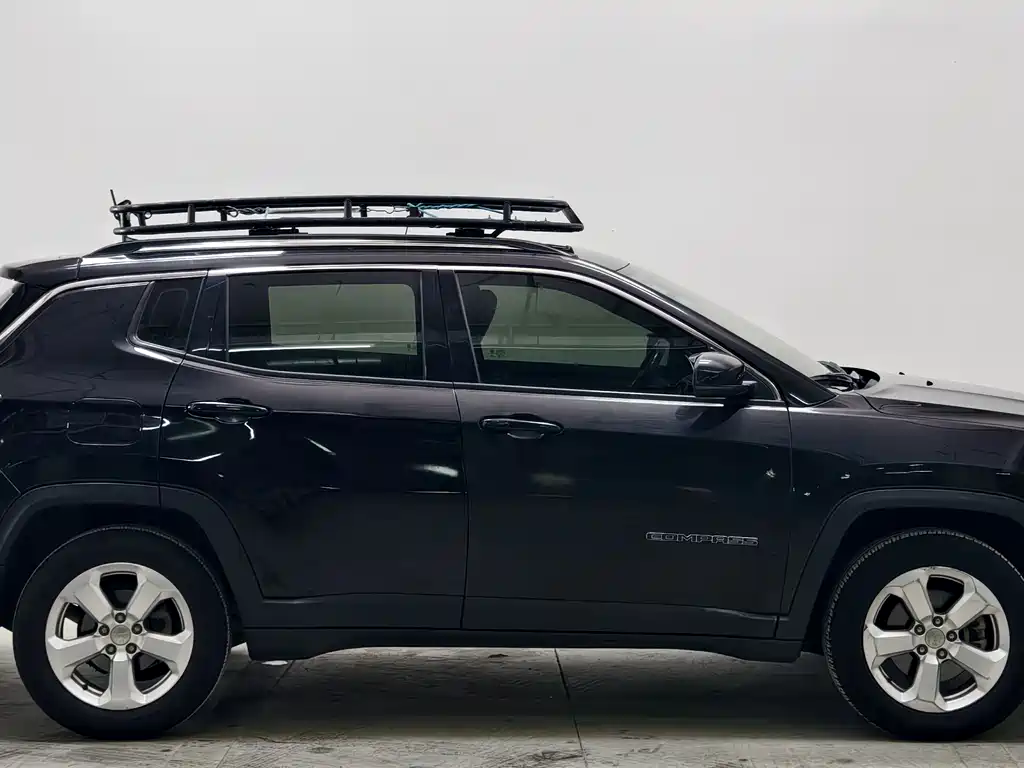 Jeep Compass — фото 8