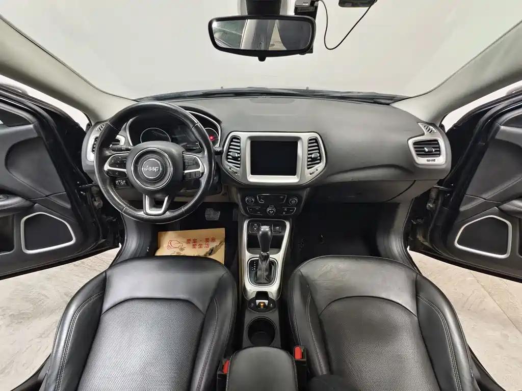 Jeep Compass — фото 9