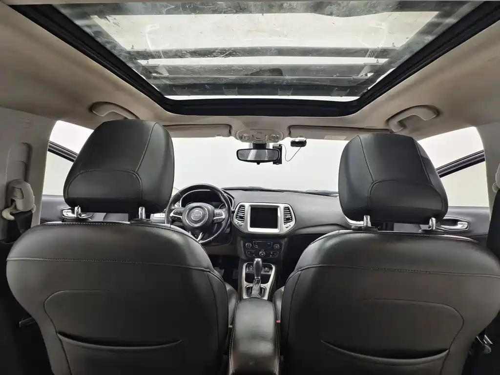 Jeep Compass — фото 10