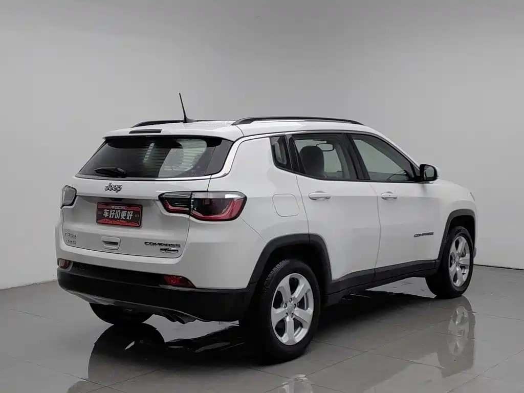 Jeep Compass — фото 2