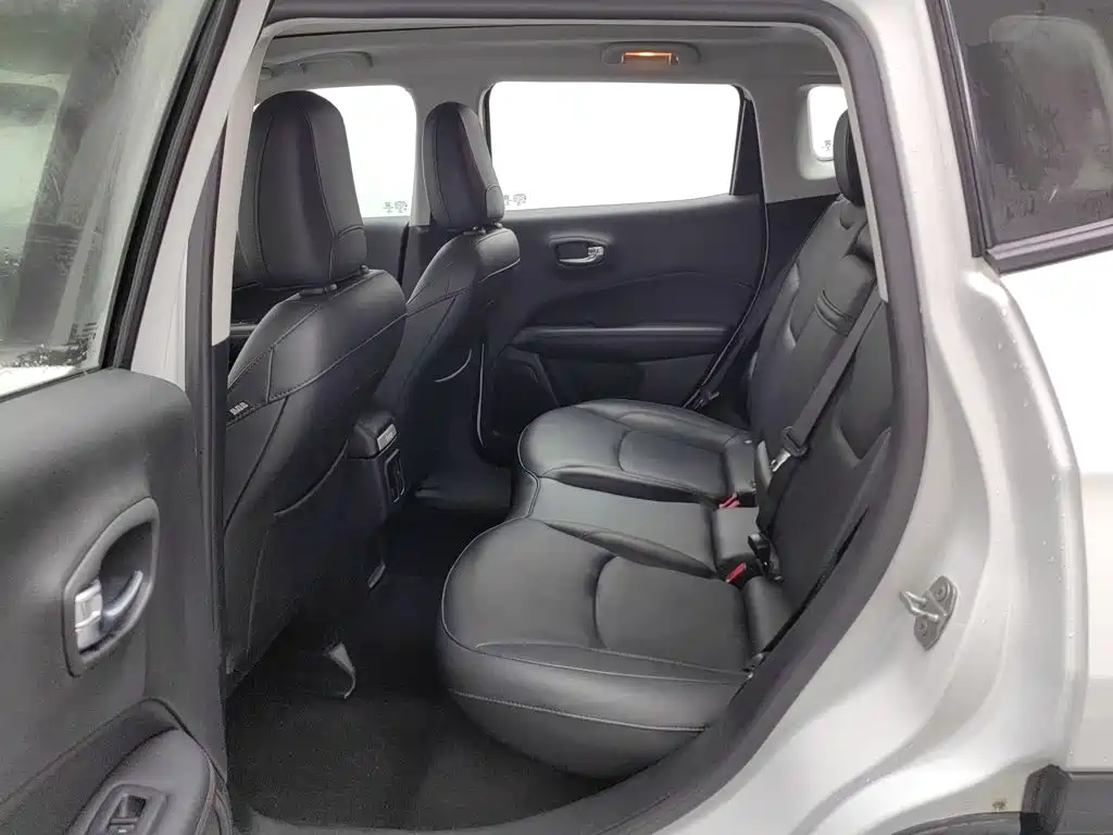 Jeep Compass — фото 15