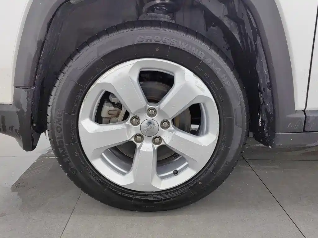 Jeep Compass — фото 17