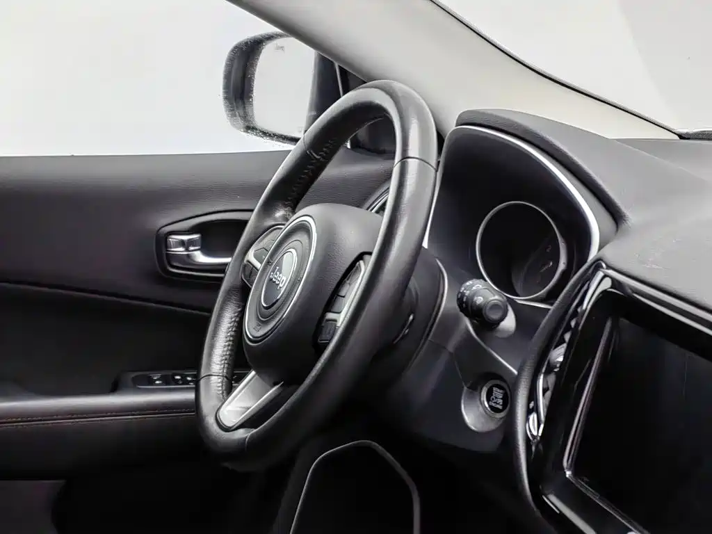 Jeep Compass — фото 22