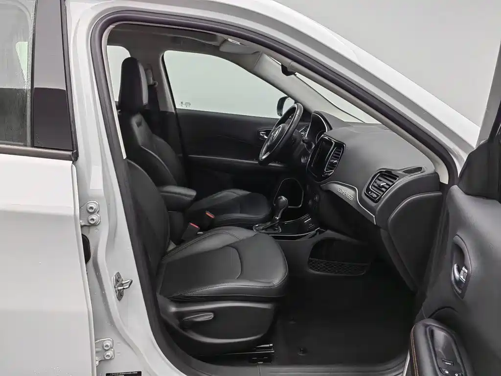 Jeep Compass — фото 23
