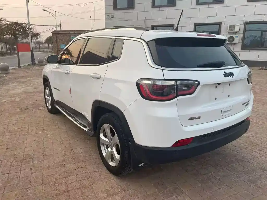 Jeep Compass — фото 4