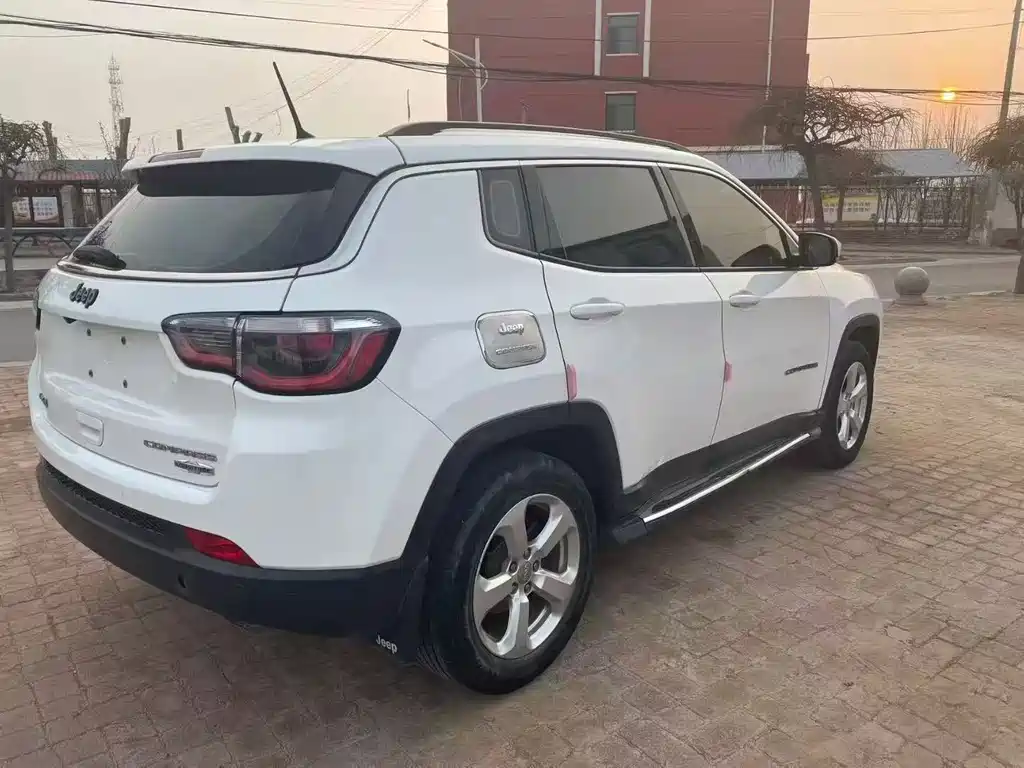 Jeep Compass — фото 6