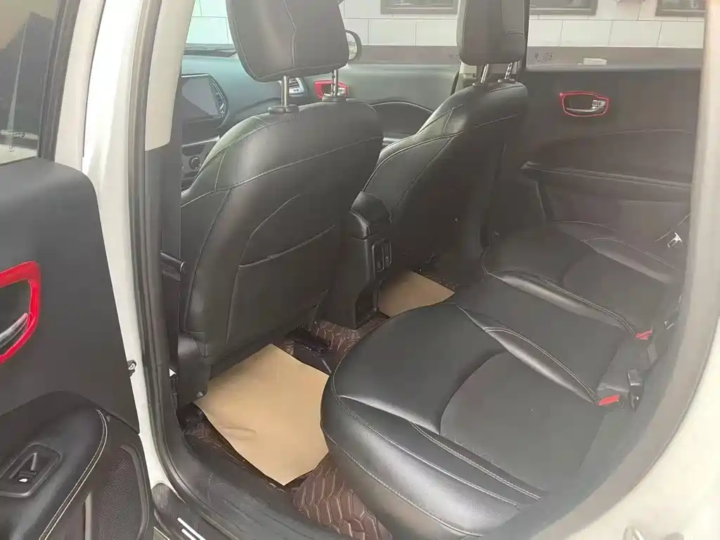 Jeep Compass — фото 9