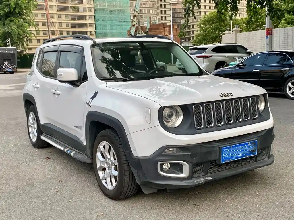Jeep Renegade — фото 3
