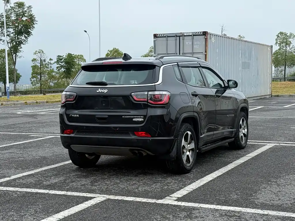 Jeep Compass — фото 4