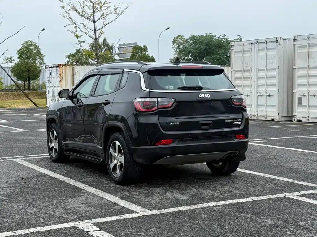 Jeep Compass — фото 6