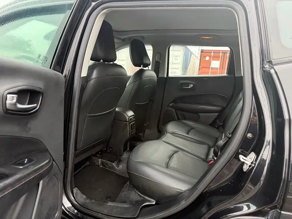 Jeep Compass — фото 8