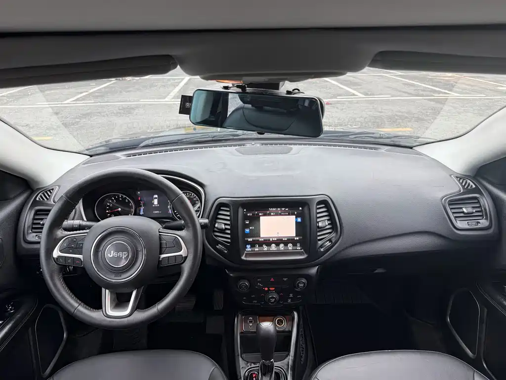 Jeep Compass — фото 9