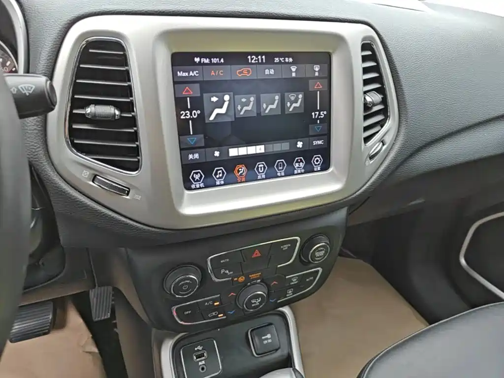 Jeep Compass — фото 13