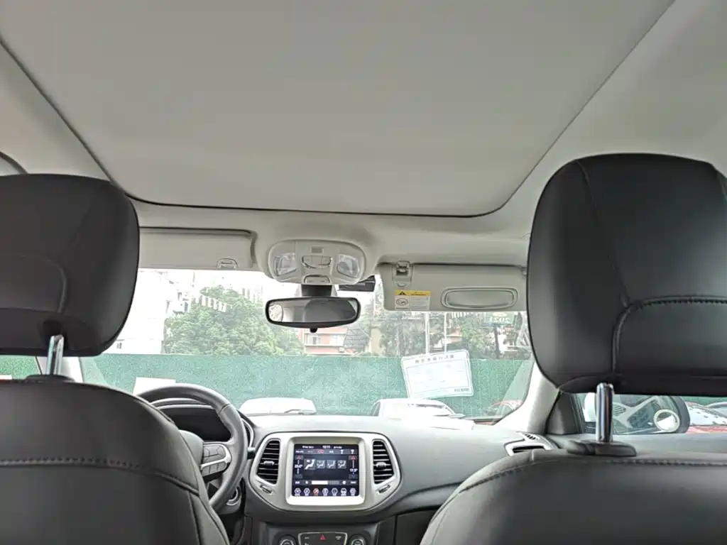Jeep Compass — фото 18