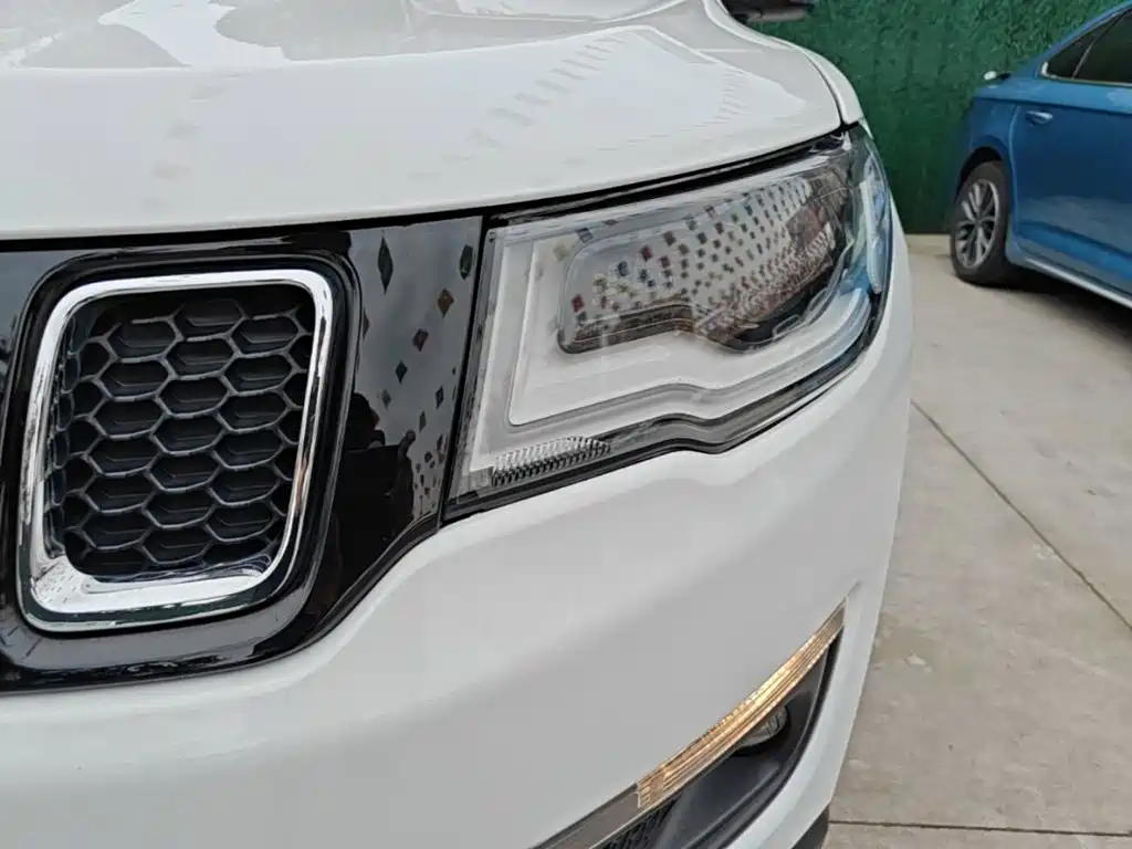 Jeep Compass — фото 24