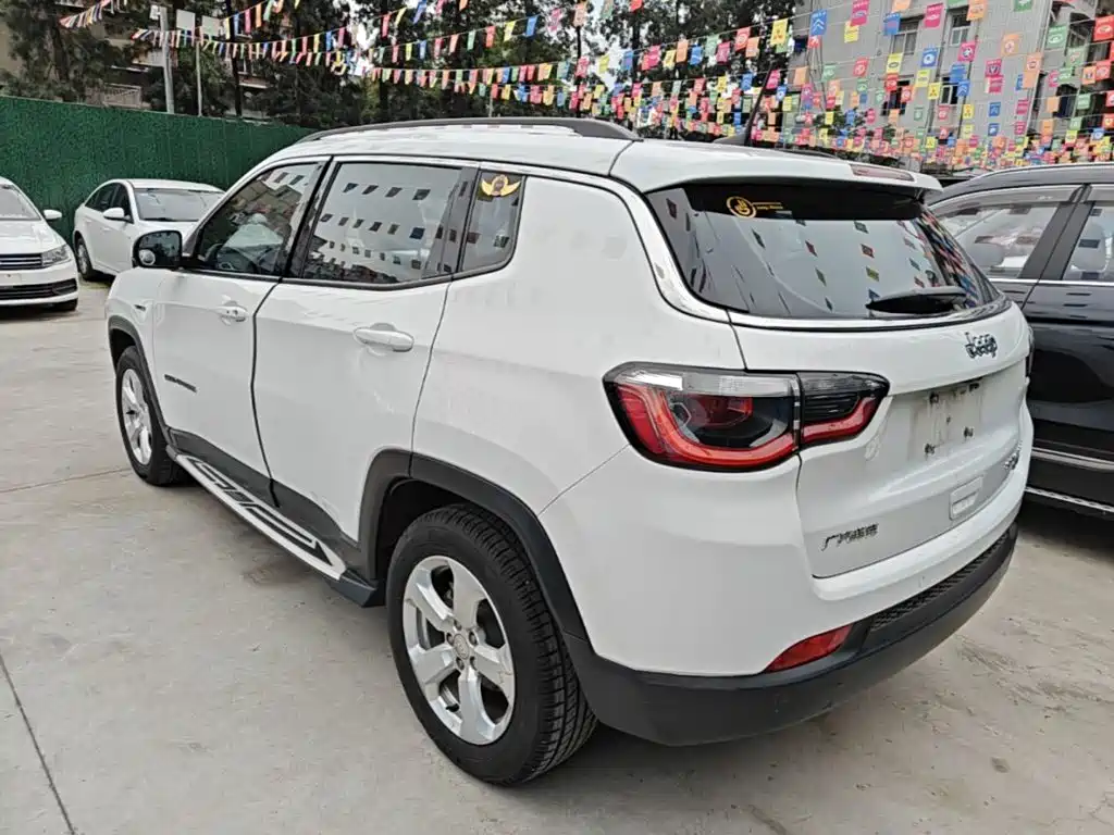 Jeep Compass — фото 5