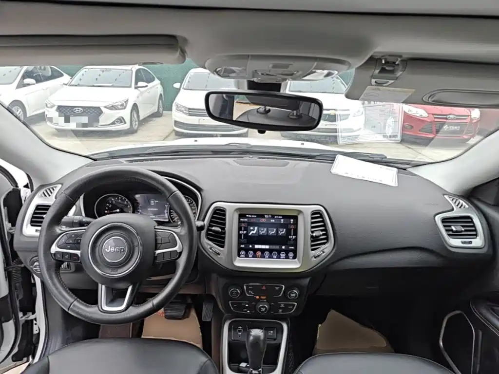 Jeep Compass — фото 10