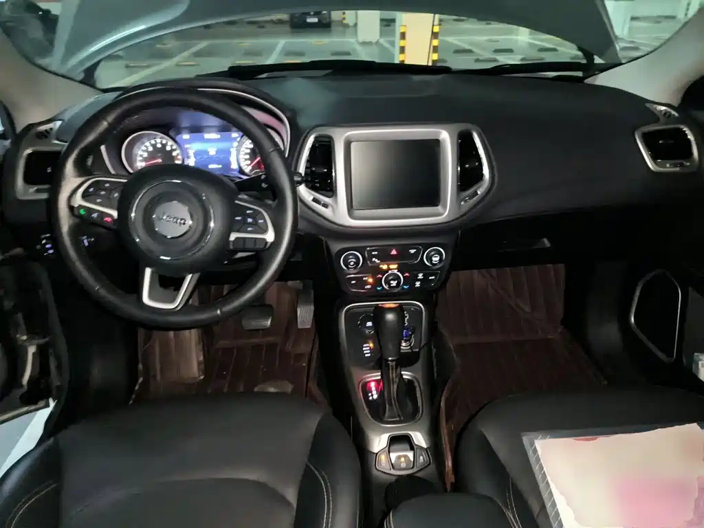 Jeep Compass — фото 5
