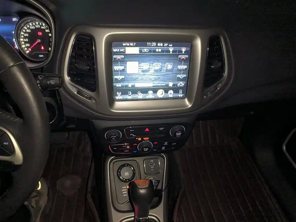 Jeep Compass — фото 9