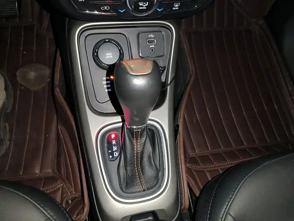 Jeep Compass — фото 10