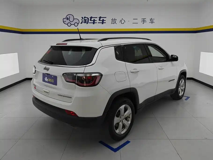 Jeep Compass — фото 3