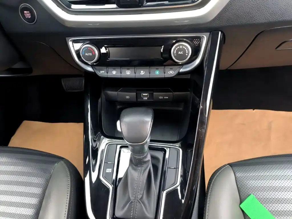 Kia Sportage — фото 14
