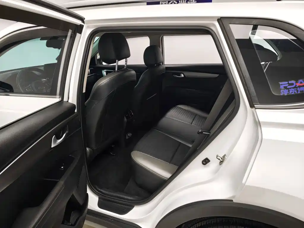 Kia Sportage — фото 17