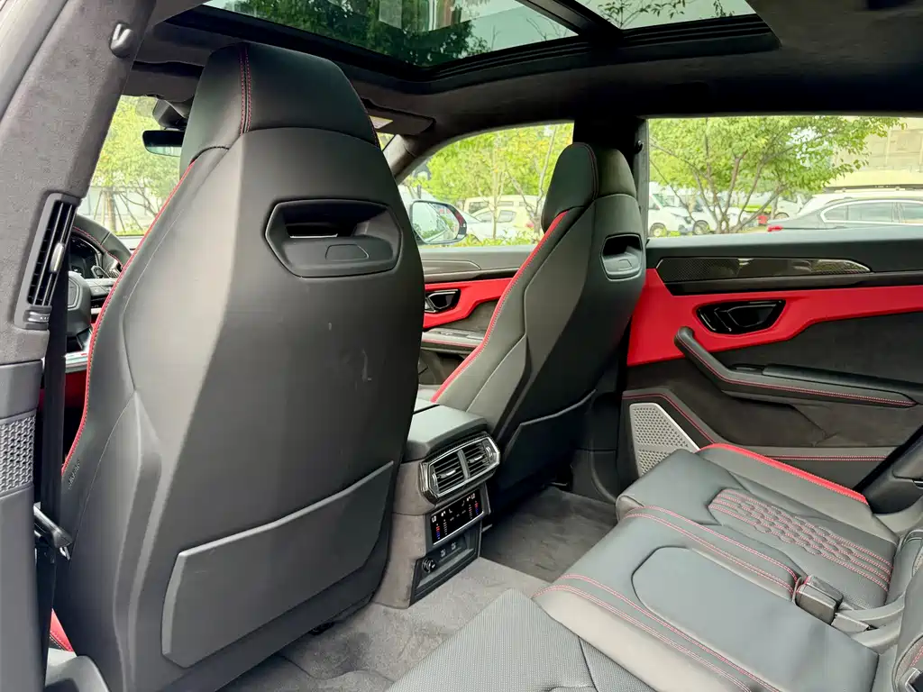 Lamborghini Urus SE — фото 15