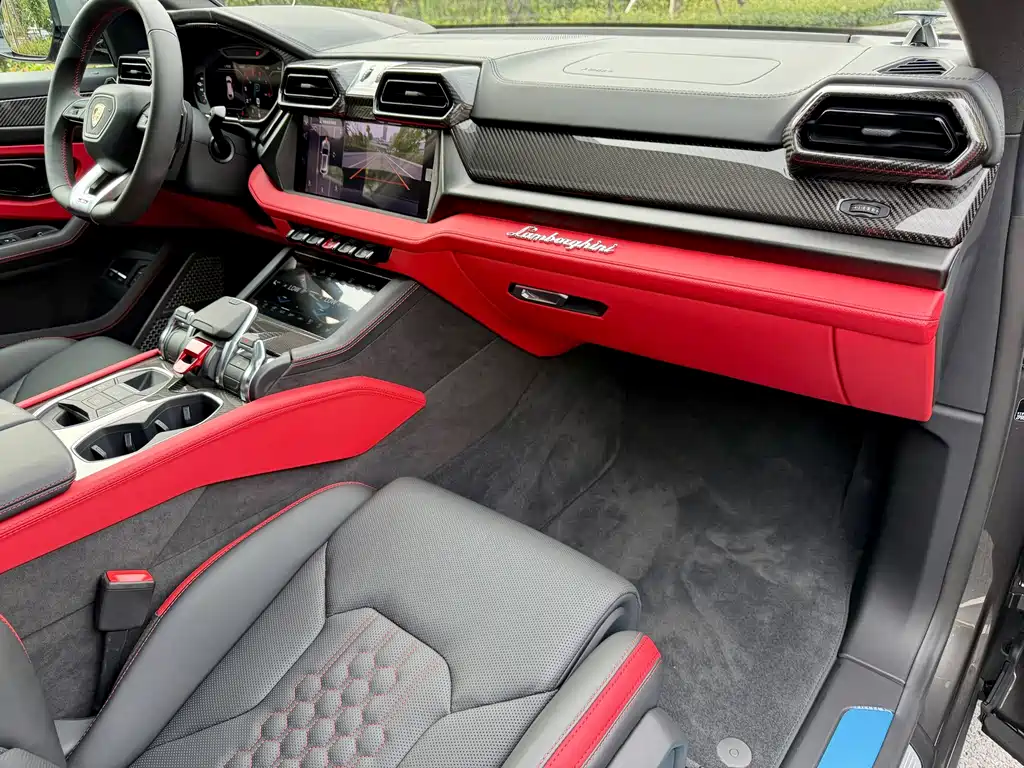 Lamborghini Urus SE — фото 18