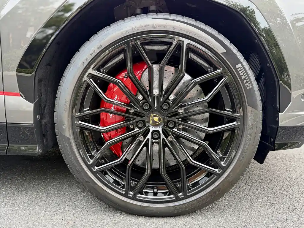 Lamborghini Urus SE — фото 23