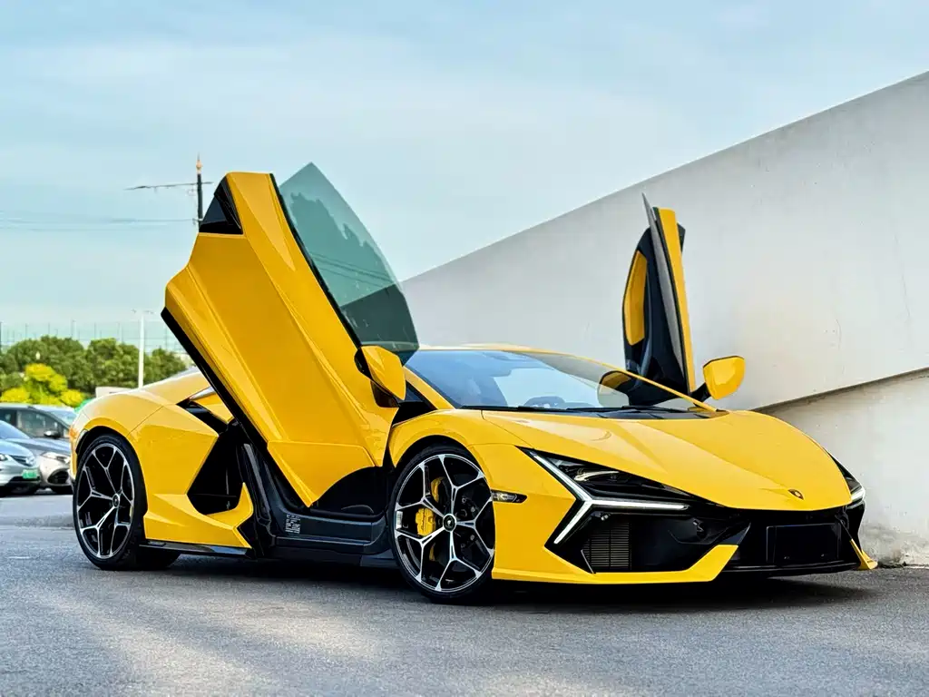 Lamborghini Revuelto — фото 3