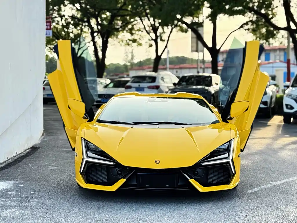 Lamborghini Revuelto — фото 4