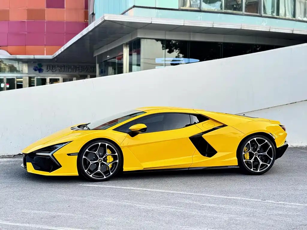 Lamborghini Revuelto — фото 5