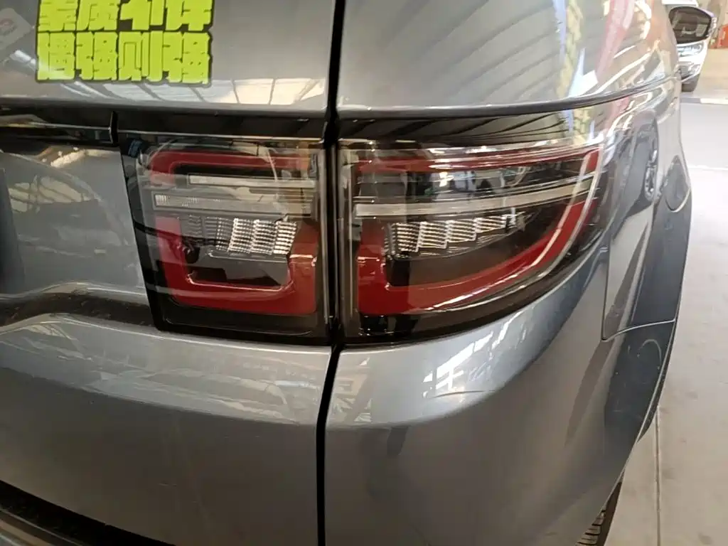 Land Rover Discovery Sport Hybrid — фото 8