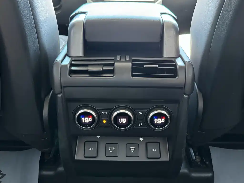 Land Rover Defender — фото 17