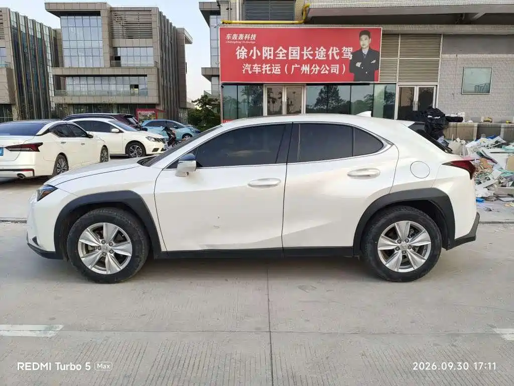 Lexus UX — фото 3