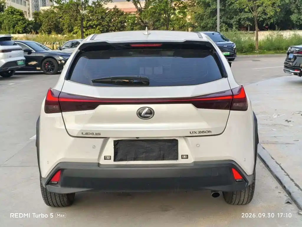 Lexus UX — фото 8