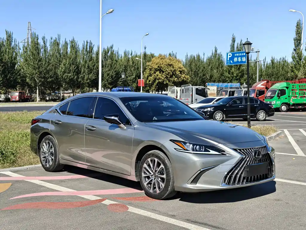 Lexus ES — фото 3